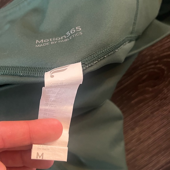 Fabletics 7/8 Leggings Size Medium - Picture 3 of 3
